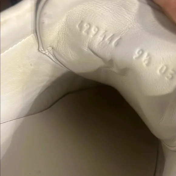 Gucci White Sneakers with Red and Green Accents - Picture 8 of 8